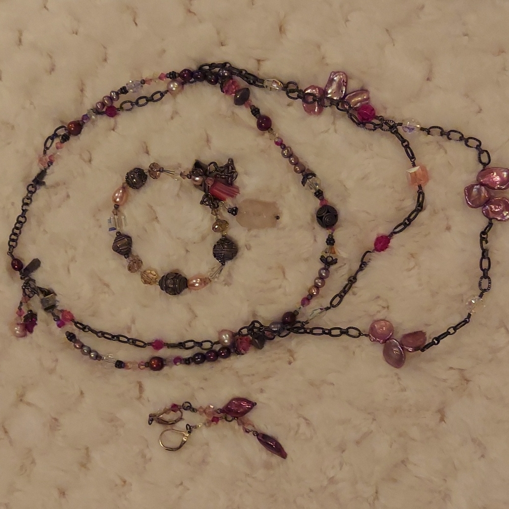 Stunning timelessTres Jolie necklace, earrings and bracelet.